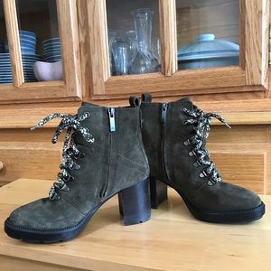 Aquatalia Ihana dark green suede boot with heel size 5.5